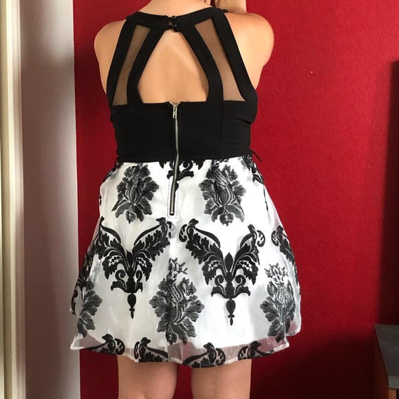Black and white semi formal dress- juniors size 13 - Picture 4 of 6